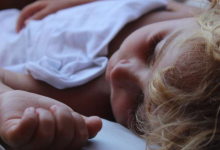 如何帮助您的孩子获得充足、健康、健脑的睡眠